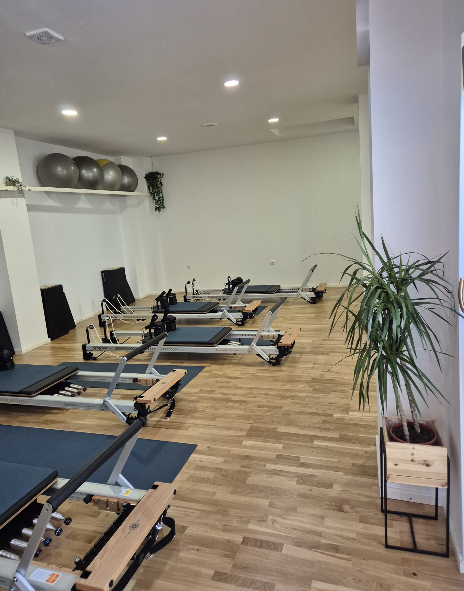 Svijetla dvorana Body One studija s Merrithew reformerima